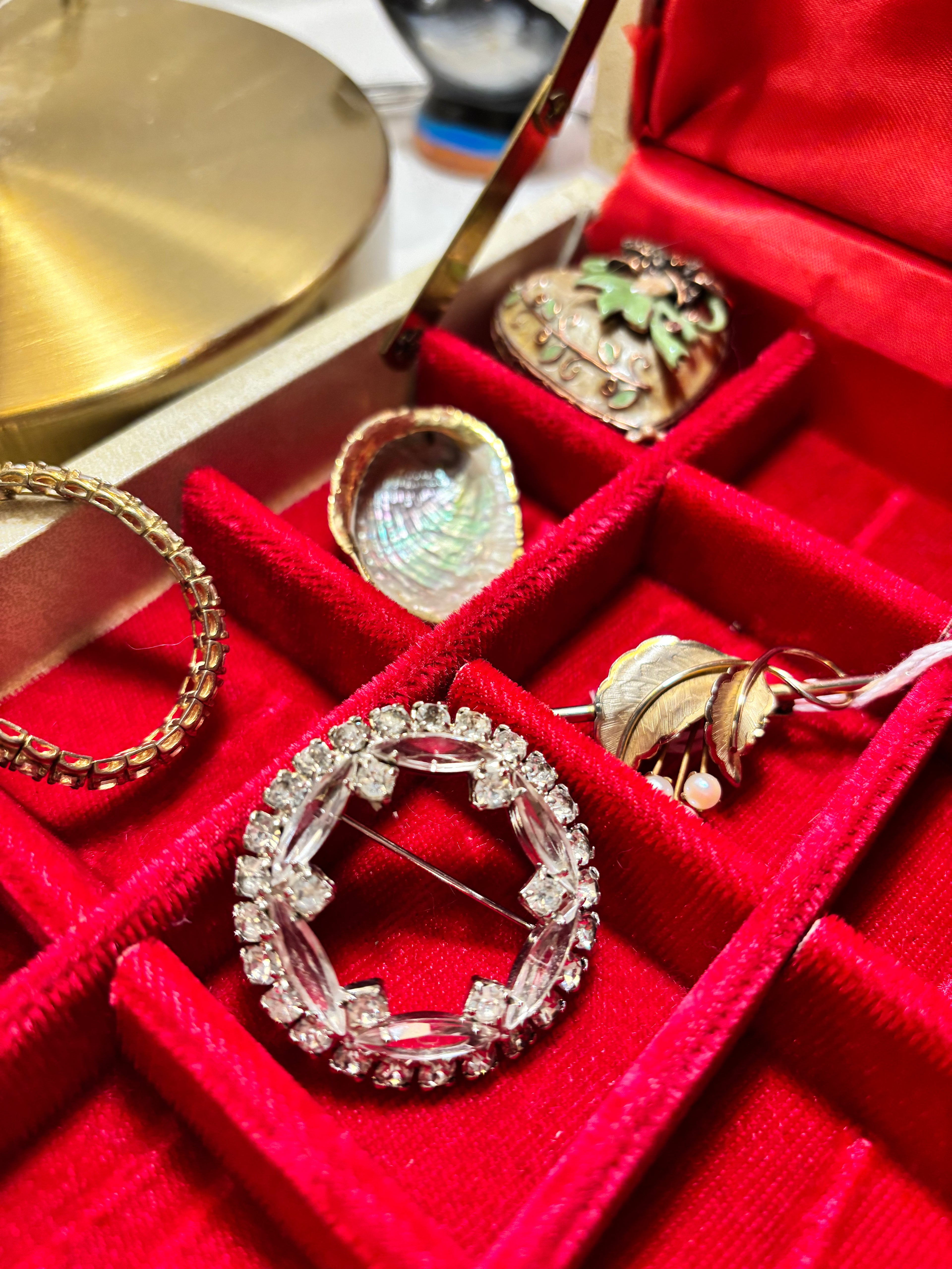 Perfect Vintage Rhinestone Brooch