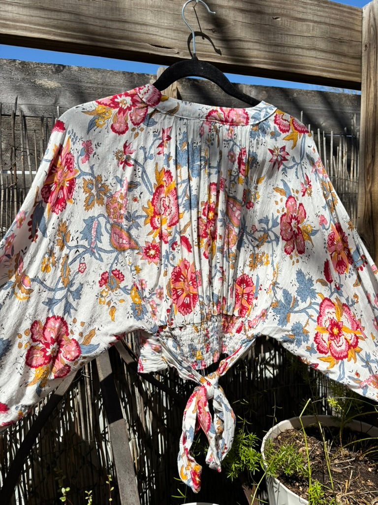 Long-sleeved Romantic Crop Top