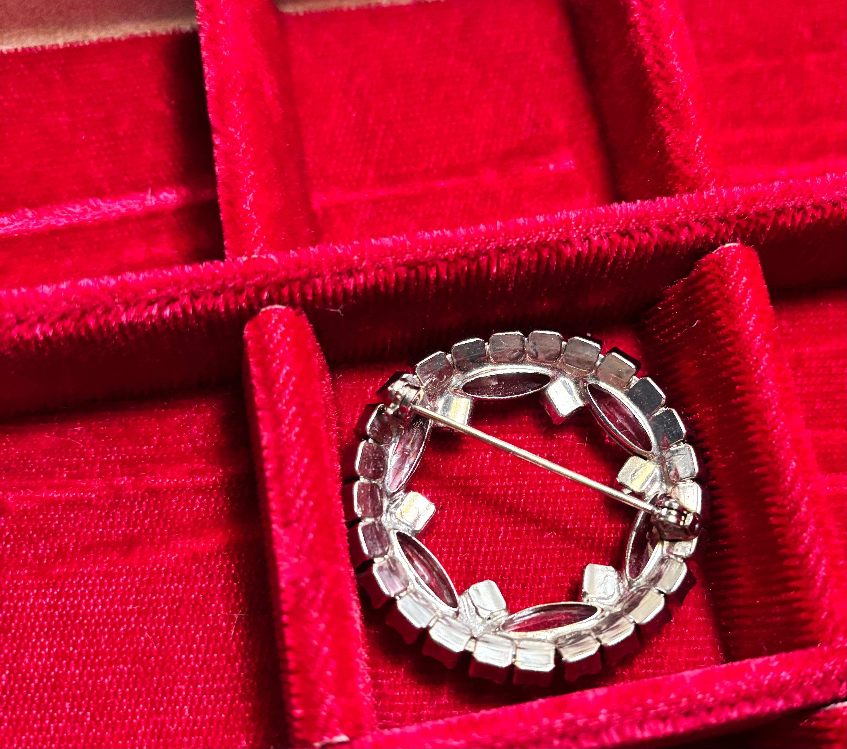 Perfect Vintage Rhinestone Brooch