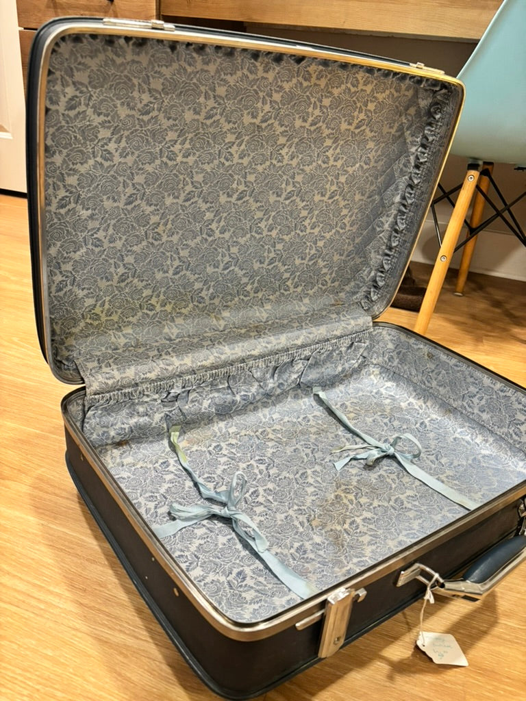 Vintage American Tourister “Tiara” blue suitcase