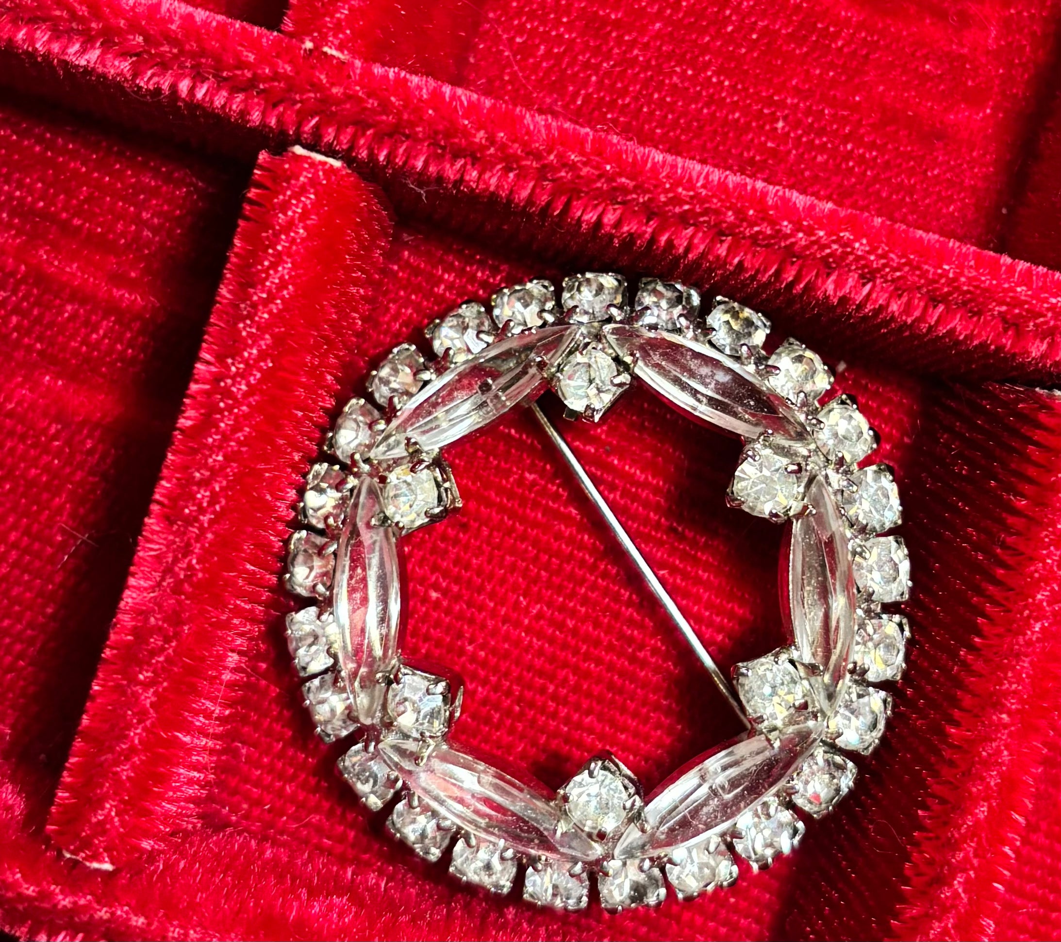 Perfect Vintage Rhinestone Brooch