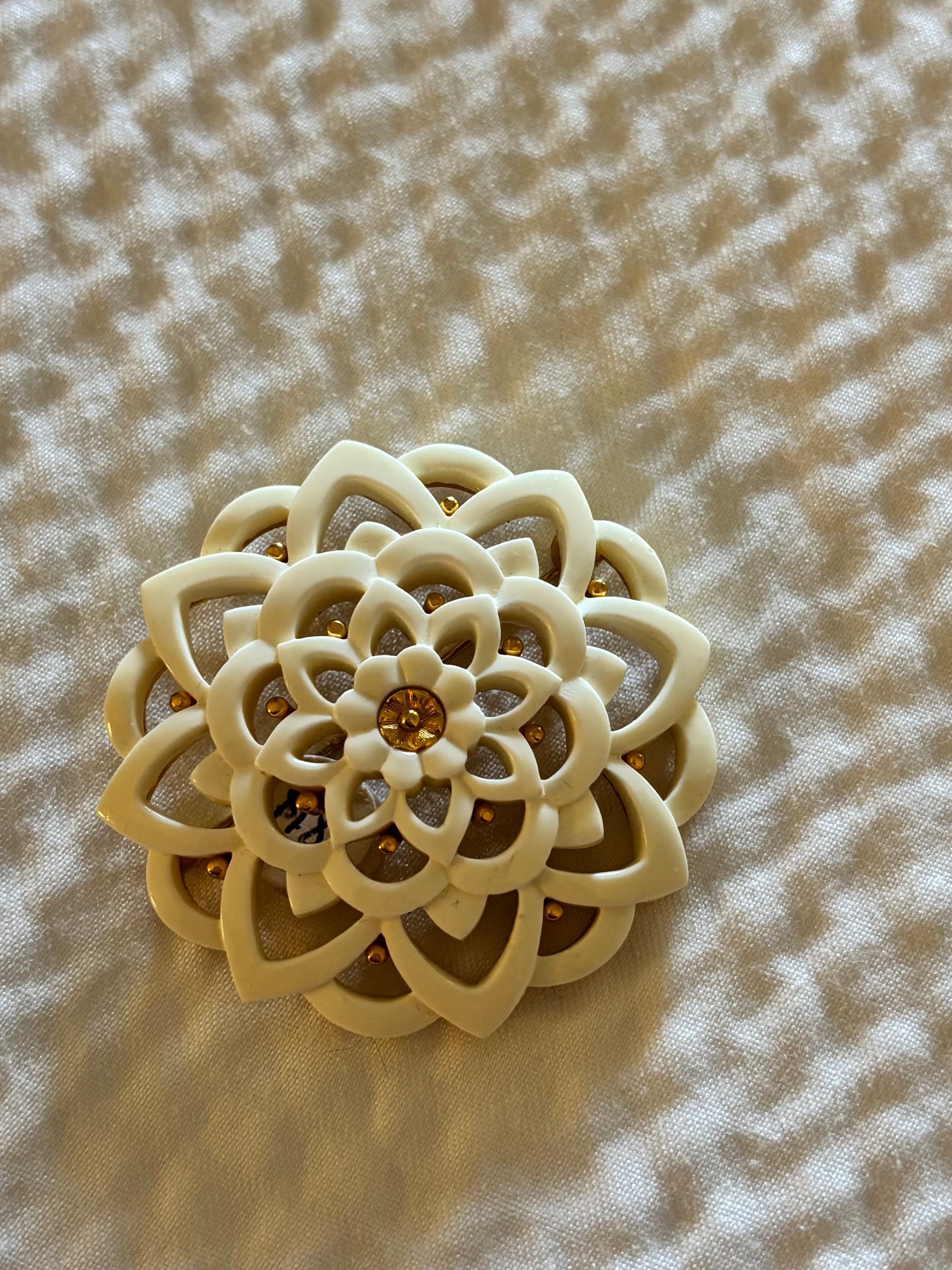 Sweet Monet Vintage Mum Brooch