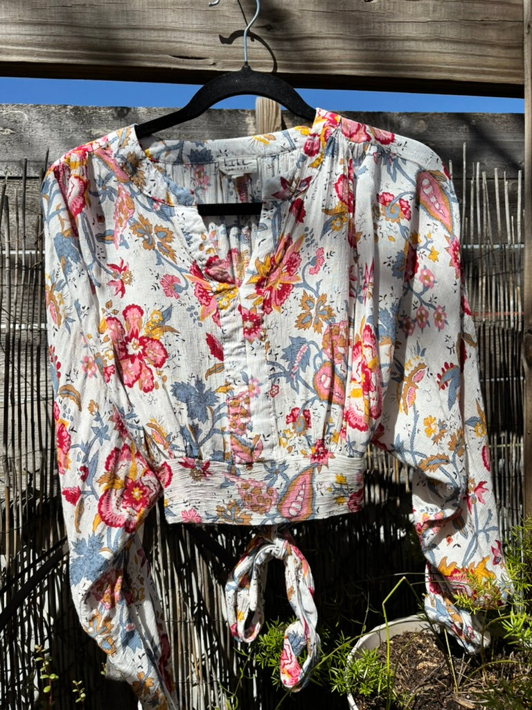 Long-sleeved Romantic Crop Top