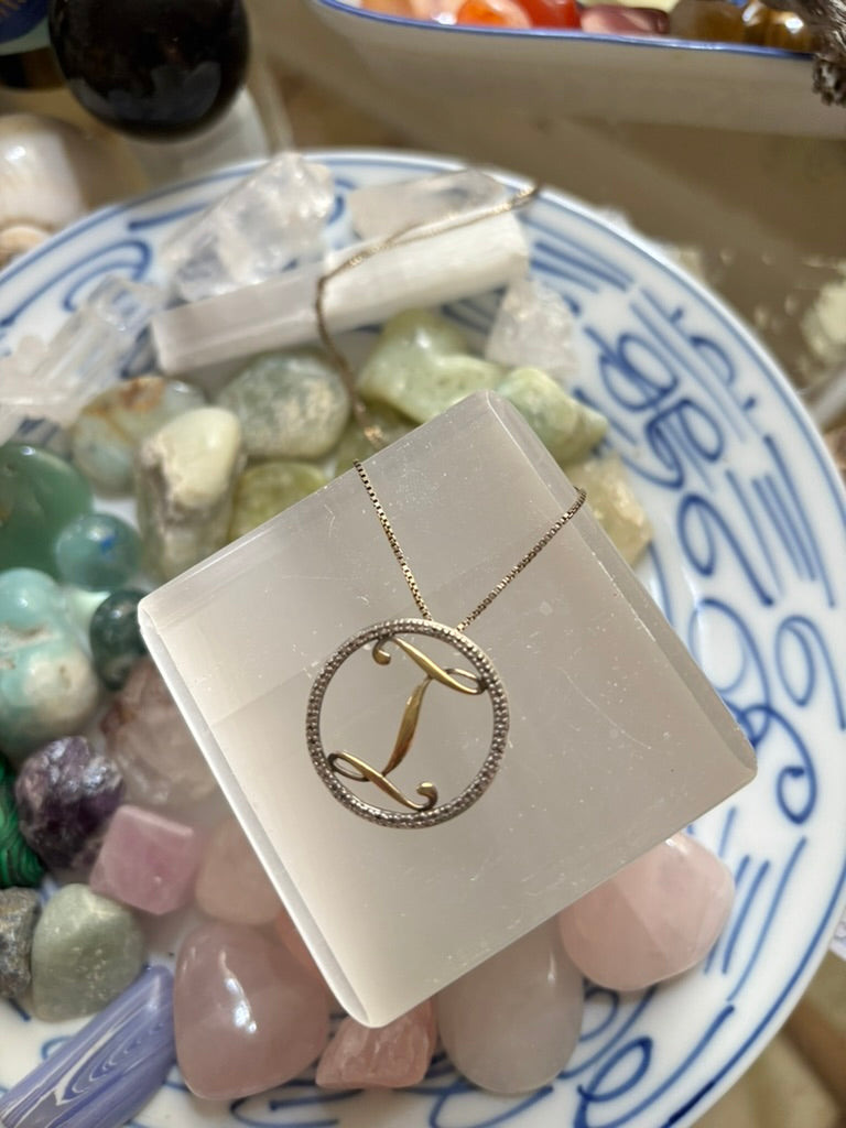 "I" Cursive Round Pendant w/chain vermeil
