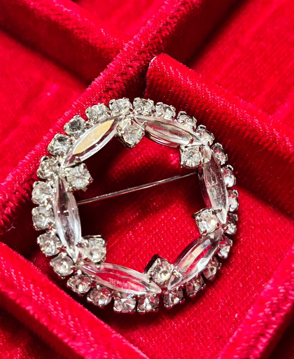Perfect Vintage Rhinestone Brooch