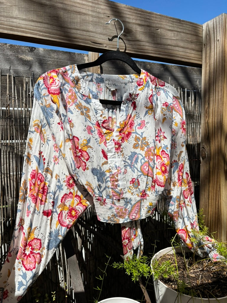 Long-sleeved Romantic Crop Top