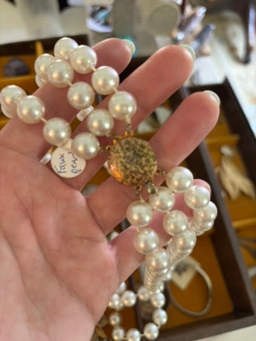 Sexy faux pearl triple strand vintage necklace with elegant clasp